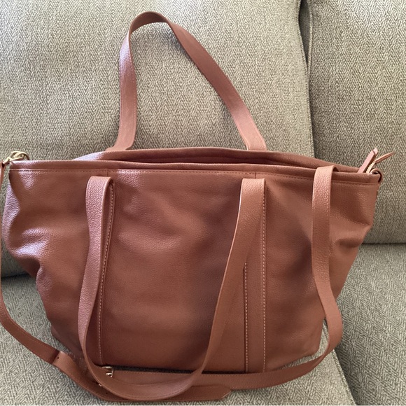 Tote 100% leather great for travel or work bag. - Picture 2 of 12